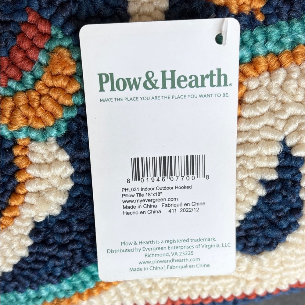 NWT - Plow & Hearth Hooked Indoor/Outdoor Decorative Multicolor Throw Pillow - Picture 2 of 5